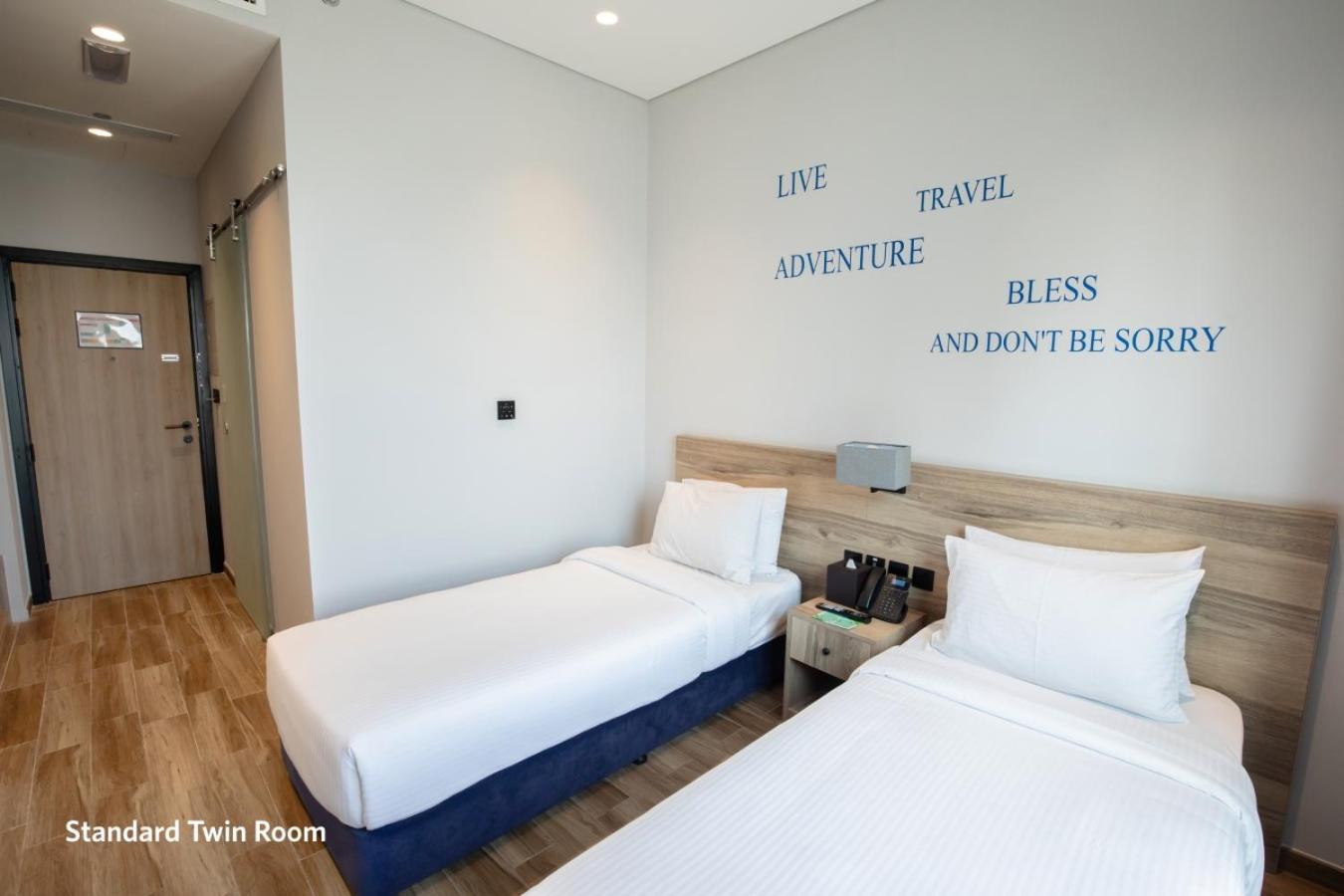 Kingsgate Canal Hotel By Millennium Dubai Quarto foto